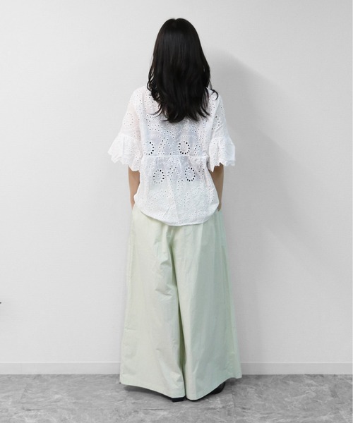 THE CELL.(ザセルドット)の「アイレットレース 袖フレアハーフスリーブシャツ EYELET LACE FLARED HALF-SLEEVE SHIRT(シャツ/ブラウス・レディース・オフホワイト・FREE)」の8枚目の写真
