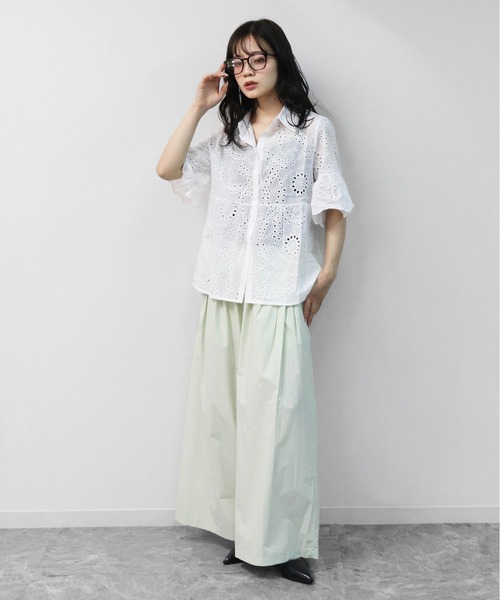 THE CELL.(ザセルドット)の「アイレットレース 袖フレアハーフスリーブシャツ EYELET LACE FLARED HALF-SLEEVE SHIRT(シャツ/ブラウス・レディース・オフホワイト・FREE)」の5枚目の写真