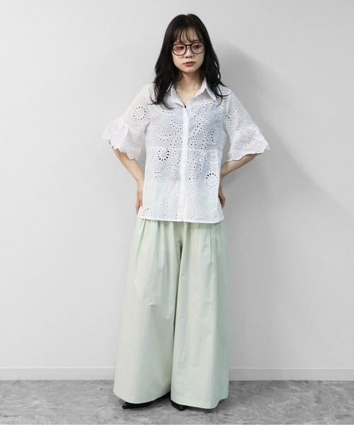 THE CELL.(ザセルドット)の「アイレットレース 袖フレアハーフスリーブシャツ EYELET LACE FLARED HALF-SLEEVE SHIRT(シャツ/ブラウス・レディース・オフホワイト・FREE)」の6枚目の写真