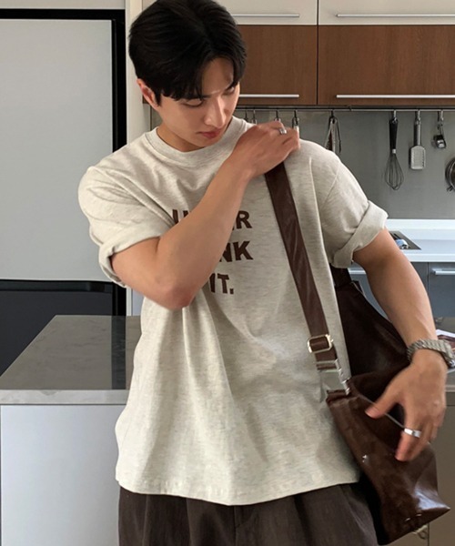 NOWLE(ノウル)の「【NOWLE】メッセージロゴ プリント クルーネック 半袖 Tシャツ(Tシャツ/カットソー・メンズ・オートミール/ホワイト・MEDIUM/X-LARGE/LARGE)」の16枚目の写真