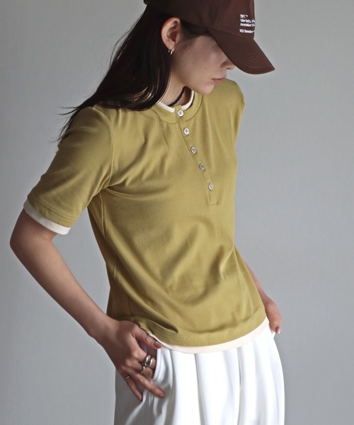 COURO(コウロ)の「バイカラーヘンリーネックカットソー(Tシャツ/カットソー・レディース・アイボリー/イエロー/グレイッシュベージュ/ブラック/モカ・M)」の5枚目の写真