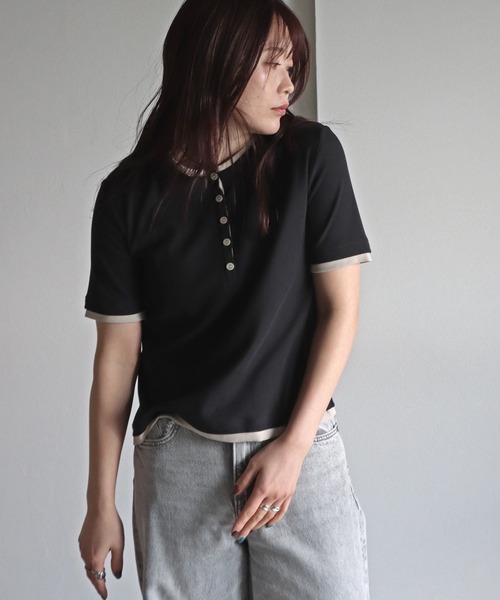 COURO(コウロ)の「バイカラーヘンリーネックカットソー(Tシャツ/カットソー・レディース・アイボリー/イエロー/グレイッシュベージュ/ブラック/モカ・M)」の19枚目の写真