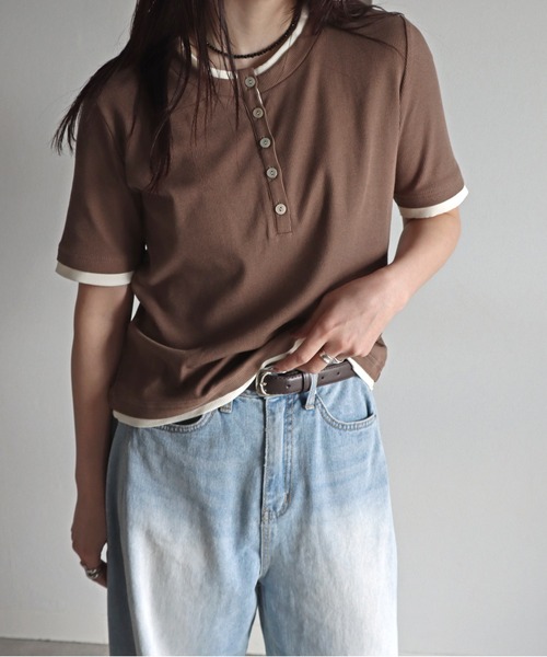 COURO(コウロ)の「バイカラーヘンリーネックカットソー(Tシャツ/カットソー・レディース・アイボリー/イエロー/グレイッシュベージュ/ブラック/モカ・M)」の22枚目の写真