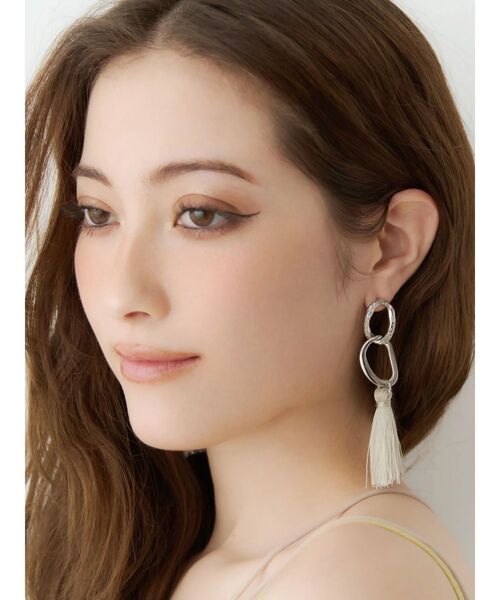 EVRIS（エヴリス）の「COLOR FRINGE ピアス（ピアス（両耳用）・レディース・シルバー/ゴールド・FREE）」の5枚目の写真