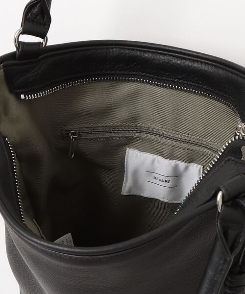 Beau're（ヴュレ）の「【BEAURE/ビュレ】レザー 縦長 ショルダー Bag  B-26215（トートバッグ・レディース・ブラック/グレー・FREE）」の4枚目の写真