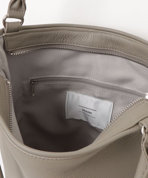Beau're（ヴュレ）の「【BEAURE/ビュレ】レザー 縦長 ショルダー Bag  B-26215（トートバッグ・レディース・ブラック/グレー・FREE）」の5枚目の写真