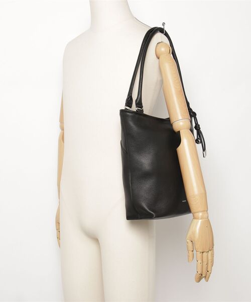 Beau're（ヴュレ）の「【BEAURE/ビュレ】レザー 縦長 ショルダー Bag  B-26215（トートバッグ・レディース・ブラック/グレー・FREE）」の6枚目の写真