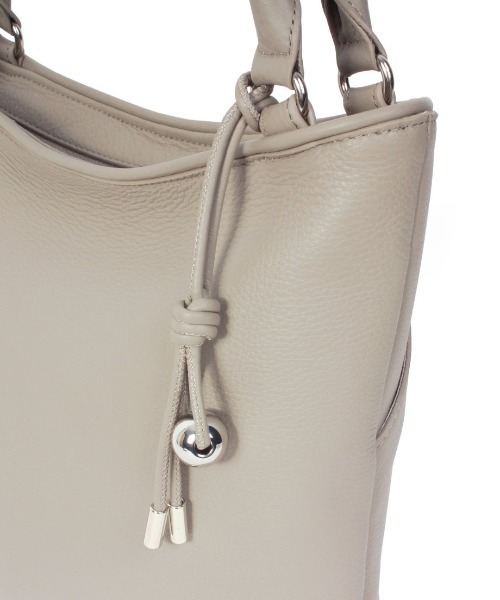 Beau're（ヴュレ）の「【BEAURE/ビュレ】レザー 縦長 ショルダー Bag  B-26215（トートバッグ・レディース・ブラック/グレー・FREE）」の16枚目の写真