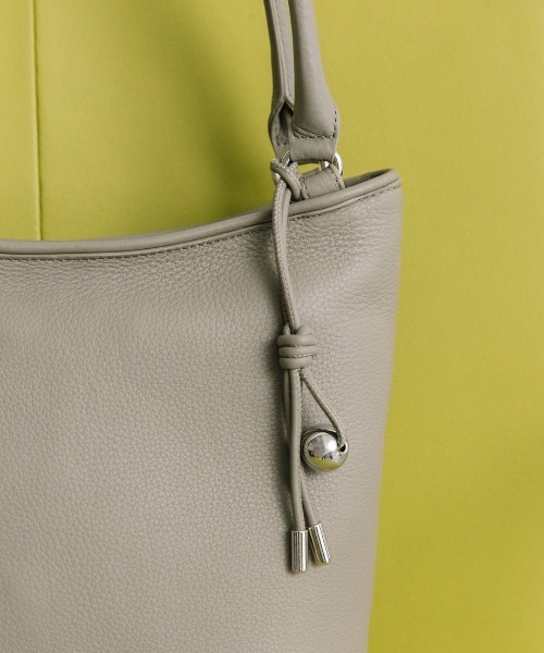 Beau're（ヴュレ）の「【BEAURE/ビュレ】レザー 縦長 ショルダー Bag  B-26215（トートバッグ・レディース・ブラック/グレー・FREE）」の15枚目の写真