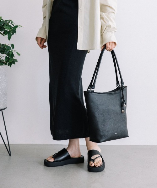 Beau're（ヴュレ）の「【BEAURE/ビュレ】レザー 縦長 ショルダー Bag  B-26215（トートバッグ・レディース・ブラック/グレー・FREE）」の22枚目の写真