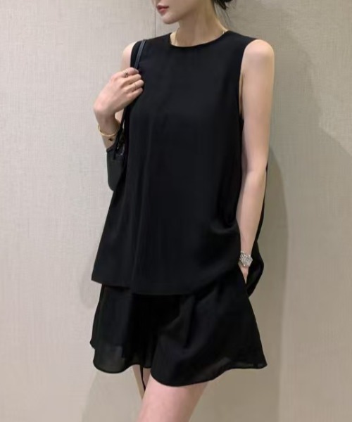 FAVORITO（ファヴォリート）の「ノースリーブトップスショートパンツセットアップ（セットアップ・レディース・ホワイト/ブラック/グレー・F）」の2枚目の写真