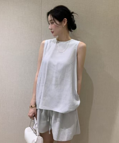 FAVORITO（ファヴォリート）の「ノースリーブトップスショートパンツセットアップ（セットアップ・レディース・ホワイト/ブラック/グレー・F）」の11枚目の写真