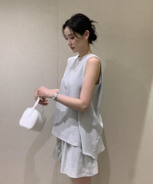 FAVORITO（ファヴォリート）の「ノースリーブトップスショートパンツセットアップ（セットアップ・レディース・ホワイト/ブラック/グレー・F）」の4枚目の写真
