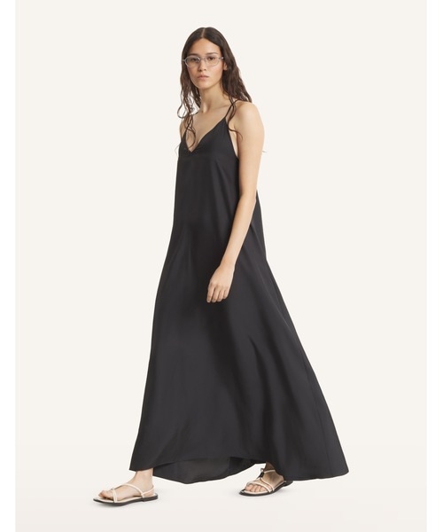 Maison Kitsune(メゾンキツネ)の「FLUID LONG DRESS(ドレス・レディース・ブラック・36/34/38)」の1枚目の写真