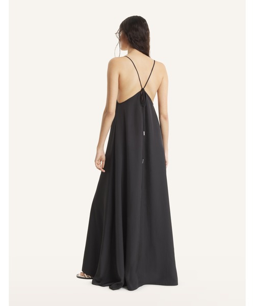 Maison Kitsune(メゾンキツネ)の「FLUID LONG DRESS(ドレス・レディース・ブラック・36/34/38)」の5枚目の写真