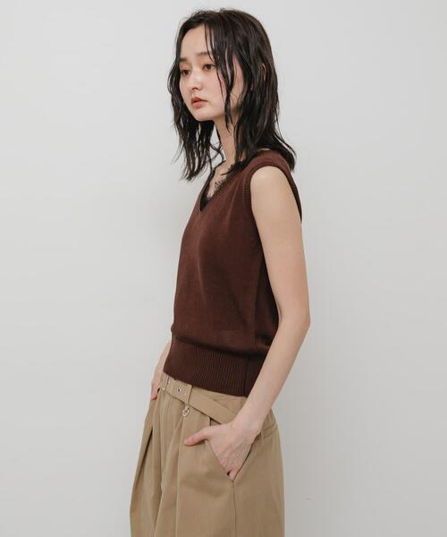 SENSE OF PLACE by URBAN RESEARCH(センスオブプレイスバイアーバンリサーチ)の「『洗濯可』レースVネックニットベスト(ベスト・レディース・ブラック/オートミール/ブラウン・ONE)」の10枚目の写真
