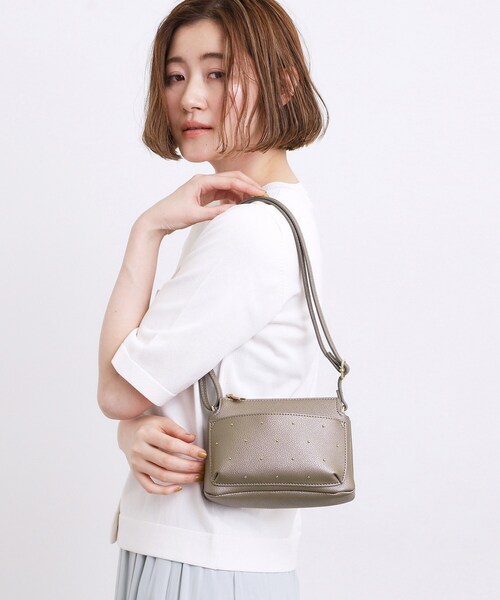 grove(グローブ)の「スタッズミニスマホショルダー(その他雑貨・レディース・ワインレッド/ナチュラル/シルバー系その他/マスタード・00)」の21枚目の写真