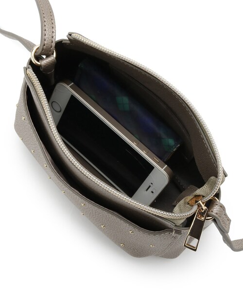 grove(グローブ)の「スタッズミニスマホショルダー(その他雑貨・レディース・ワインレッド/ナチュラル/シルバー系その他/マスタード・00)」の18枚目の写真