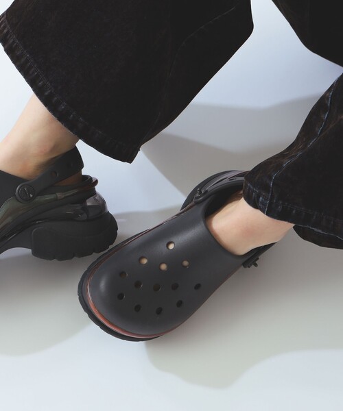 Ray BEAMS(レイビームス)の「crocs / スーパー ベイ クロッグ(その他シューズ・レディース・ブラック・8/9)」の1枚目の写真