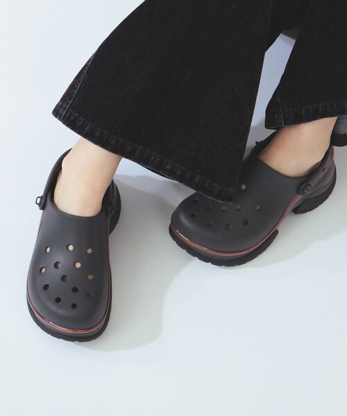 crocs(クロックス)の「crocs / スーパー ベイ クロッグ(その他シューズ・レディース・ブラック/ライトグレー・8/9/7)」の4枚目の写真