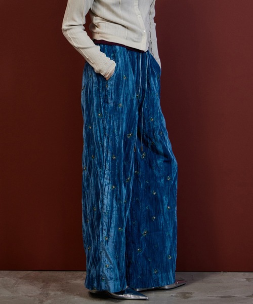 MAISON SPECIAL(メゾンスペシャル)の「Flower Embroidery Velour Easy Pants/フラワーエンブロイダリーベロアイージーパンツ(その他パンツ・レディース・ホワイト/ブラック/ブルー・38/36)」の6枚目の写真