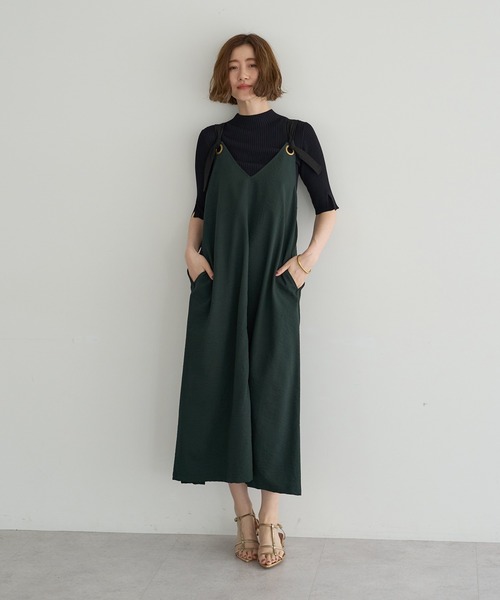 YECCA VECCA(イェッカヴェッカ)の「ベルトストラップサロペット(サロペット/オーバーオール・レディース・チャコールグレー/ベージュ/ダークグリーン・FREE)」の3枚目の写真