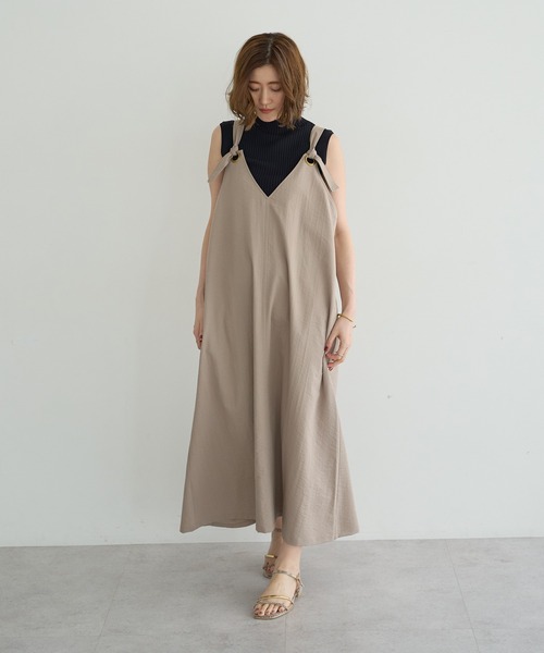 YECCA VECCA(イェッカヴェッカ)の「ベルトストラップサロペット(サロペット/オーバーオール・レディース・チャコールグレー/ベージュ/ダークグリーン・FREE)」の6枚目の写真