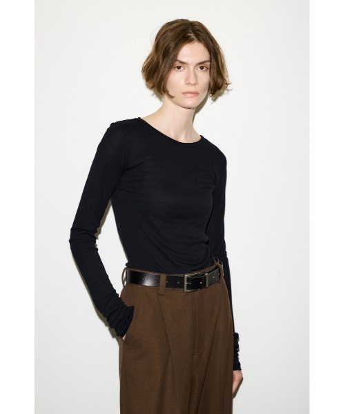 SLY(スライ)の「THROW SHEER FINE FIT C/N TOPS シアーファインフィットクルーネックトップス 秋服 冬服(Tシャツ/カットソー・レディース・ブラック/杢グレー/ブルー/ベージュ/バーガンディー・FREE)」の2枚目の写真