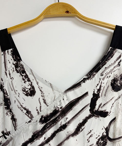 Doux Belle（ドゥーベル）の「総柄キャミロングワンピース（ワンピース・レディース・アイボリー/ローズ・MEDIUM/LARGE/X-LARGE）」の16枚目の写真
