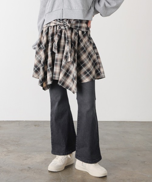 Honeys(ハニーズ)の「デニムフレアパンツ(デニムパンツ・レディース・ブルー系その他/ワンウォッシュ/ブラック・L/LL/M/S/SS)」の1枚目の写真