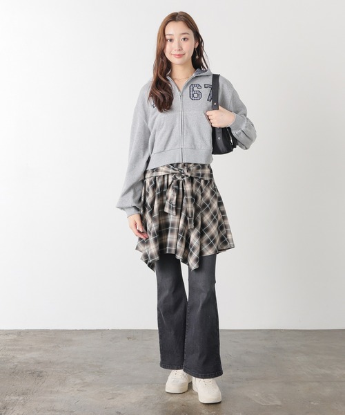 Honeys(ハニーズ)の「デニムフレアパンツ(デニムパンツ・レディース・ブルー系その他/ワンウォッシュ/ブラック・L/LL/M/S/SS)」の5枚目の写真