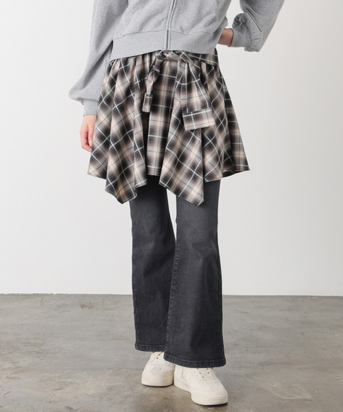 Honeys(ハニーズ)の「デニムフレアパンツ(デニムパンツ・レディース・ブルー系その他/ワンウォッシュ/ブラック・L/LL/M/S/SS)」の7枚目の写真