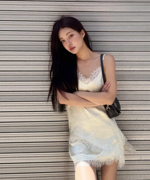 PROJECT WAVE（プロジェクトウェーブ）の「Cilly Satin Skirt Pant [IVORY]（スカート・レディース・Beige/ブラック/アイボリー・MEDIUM/SMALL）」の4枚目の写真