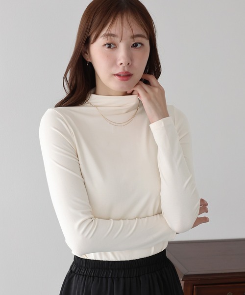 BLUEEAST（ブルーイースト）の「モックネックロングTシャツ（Tシャツ/カットソー・レディース・アイボリー/ブラック/ブラウン・MEDIUM）」の4枚目の写真