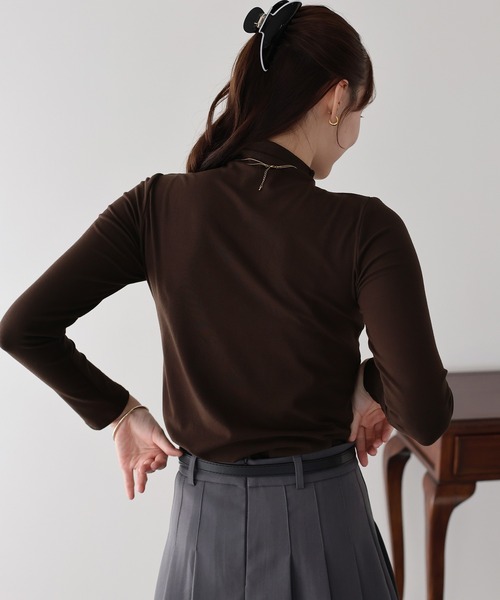 BLUEEAST（ブルーイースト）の「モックネックロングTシャツ（Tシャツ/カットソー・レディース・アイボリー/ブラック/ブラウン・MEDIUM）」の14枚目の写真