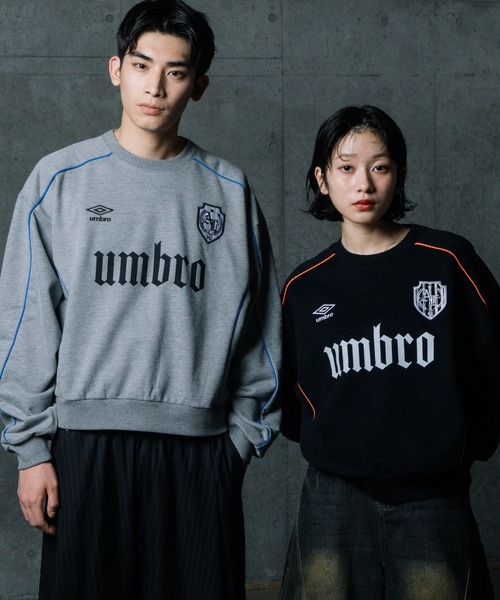 ALAND(エーランド)の「【UNISEX】ALAND×UMBRO/パイピングスウェット(裏毛)(スウェット・メンズ・グレー/ブラック・LARGE/SMALL)」の1枚目の写真