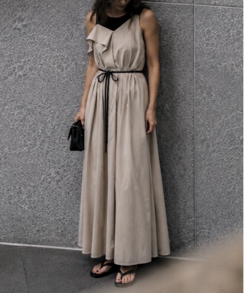 CITY TOKYO(シティトウキョウ)の「【CITY TOKYO/シティートウキョウ】Leather Belted Camisole Dress/レザーベルテッドキャミソールドレス(ワンピース・レディース・ベージュ/ネイビー・1/2)」の2枚目の写真