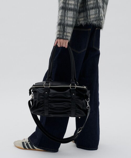 CIAOPANIC TYPY(チャオパニックティピー)の「:【ZOZO限定】ギャザーデザイン2WAYBAG(ショルダーバッグ・レディース・ブラック/ブラウン・ONE SIZE)」の4枚目の写真