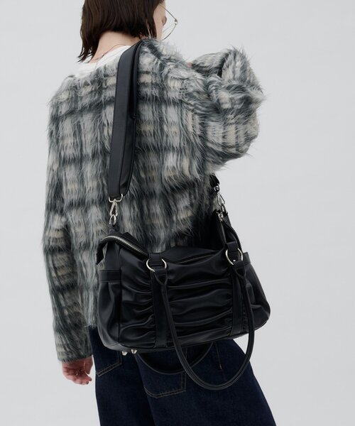 CIAOPANIC TYPY(チャオパニックティピー)の「:【ZOZO限定】ギャザーデザイン2WAYBAG(ショルダーバッグ・レディース・ブラック/ブラウン・ONE SIZE)」の5枚目の写真