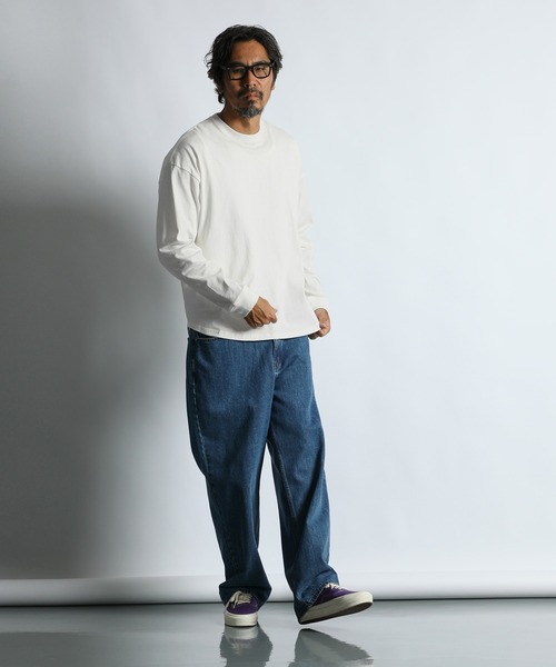The DUFFER of ST.GEORGE（ザダファーオブセントジョージ）の「【WEB限定アイテム】8oz HEAVY WEIGHT CREW NECK ROUND HEM L/SL TEE：8オンス ヘビーウェイト クルーネック ラウンドヘム ロンT（Tシャツ/カットソー・メンズ・ホワイト/ブラック/ブルー・MEDIUM/SMALL/X-LARGE/LARGE）」の5枚目の写真