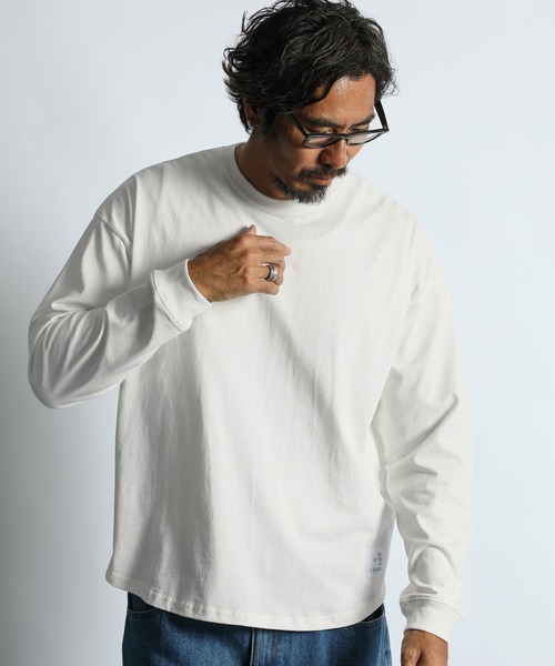 The DUFFER of ST.GEORGE（ザダファーオブセントジョージ）の「【WEB限定アイテム】8oz HEAVY WEIGHT CREW NECK ROUND HEM L/SL TEE：8オンス ヘビーウェイト クルーネック ラウンドヘム ロンT（Tシャツ/カットソー・メンズ・ホワイト/ブラック/ブルー・MEDIUM/SMALL/X-LARGE/LARGE）」の4枚目の写真