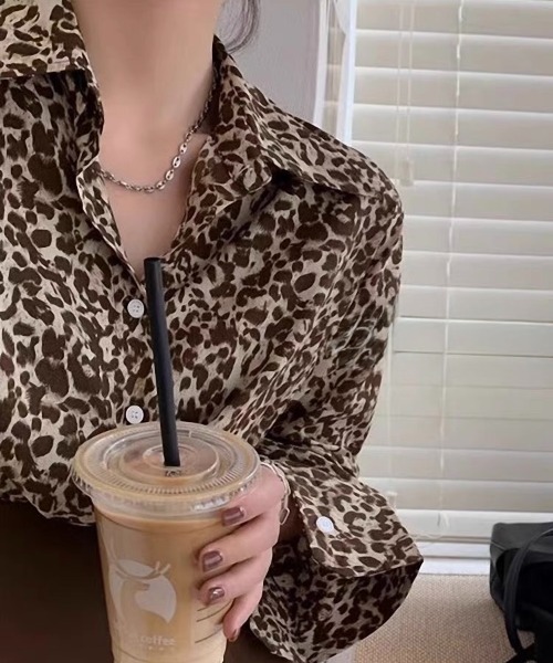 ampm(エーエムピーエム)の「レオパード柄シャツ / ヒョウ柄 長袖シャツ(シャツ/ブラウス・レディース・ブラウン/グレー・S/M)」の9枚目の写真