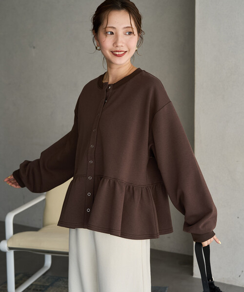 FREAK'S STORE(フリークスストア)の「限定展開 <イージーケア>コットンタッチ ポンチ ペプラム ボタン カーディガン(カーディガン/ボレロ・レディース・サックスブルー/ライトグレー/ブラック/ベージュ/ブラウン・フリ-)」の3枚目の写真