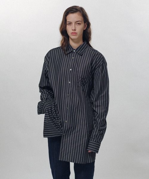 KEISUKEYOSHIDA（ケイスケヨシダ）の「Stripe Standard Shirts（シャツ/ブラウス・レディース・ホワイト/ブラック/ネイビー・L/M）」の2枚目の写真