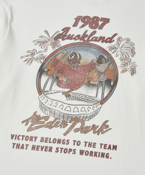 URBANDTYPE（アーバンディタイプ）の「1987 オークランド ロングスリーブ Tシャツ_ホワイト（Tシャツ/カットソー・メンズ・その他・LARGE/X-LARGE/SMALL/MEDIUM）」の4枚目の写真