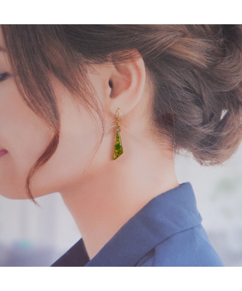 tone（トーン）の「【R】1082　三角かすみ草ピアス(MA)（ピアス（両耳用）・レディース・グリーン・FREE）」の4枚目の写真