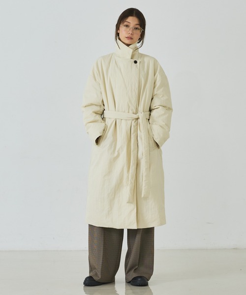 abahouse mavie(アバハウスマヴィ)の「中綿チェスターロングコート(ダウンジャケット/コート・レディース・アイボリー/ベージュ/ブラック・フリー)」の4枚目の写真