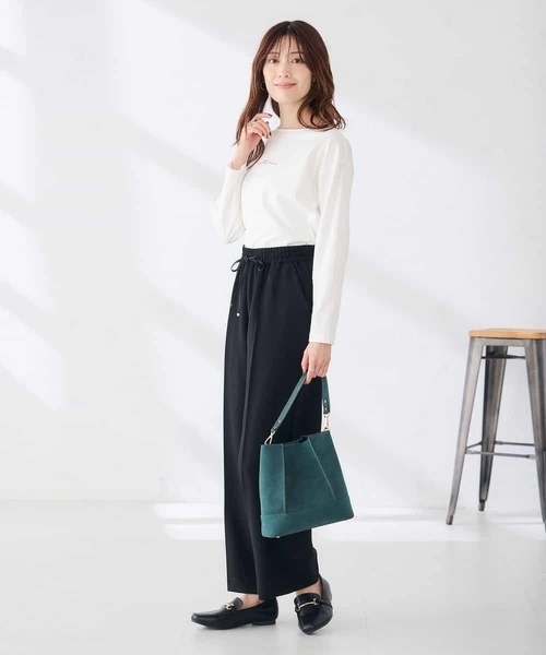 a.v.v（アーヴェヴェ）の「アソート ロゴ プリント 長袖 Tシャツ（Tシャツ/カットソー・レディース・ホワイト/チャコールグレー/アイボリー・36/38/40）」の17枚目の写真