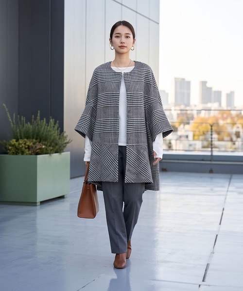 STYLE DELI（スタイルデリ）の「【DELI by】クラシックチェックケープライクコート（ダウンジャケット/コート・レディース・チェック/レッド系その他・M）」の2枚目の写真