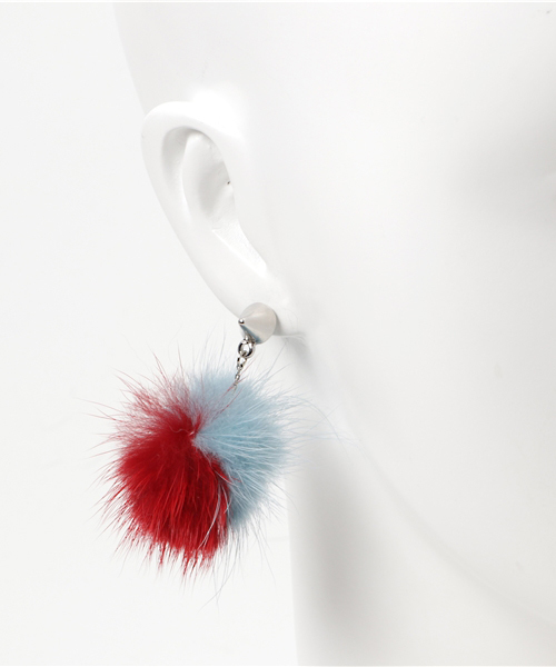 SLY（スライ）の「BI COLOR FUR PIERCE（ピアス（両耳用）・レディース・サックスブルー/イエロー系その他・FREE）」の5枚目の写真